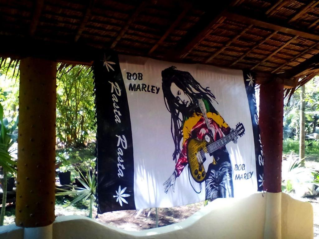 Lennon'S Place Backpacker Hostel Panglao Exterior foto